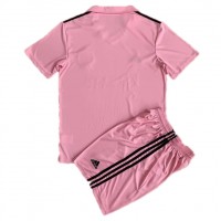 Billiga Inter Miami Barnkläder Hemma fotbollskläder till baby 2023-24 Kortärmad (+ Korta byxor)